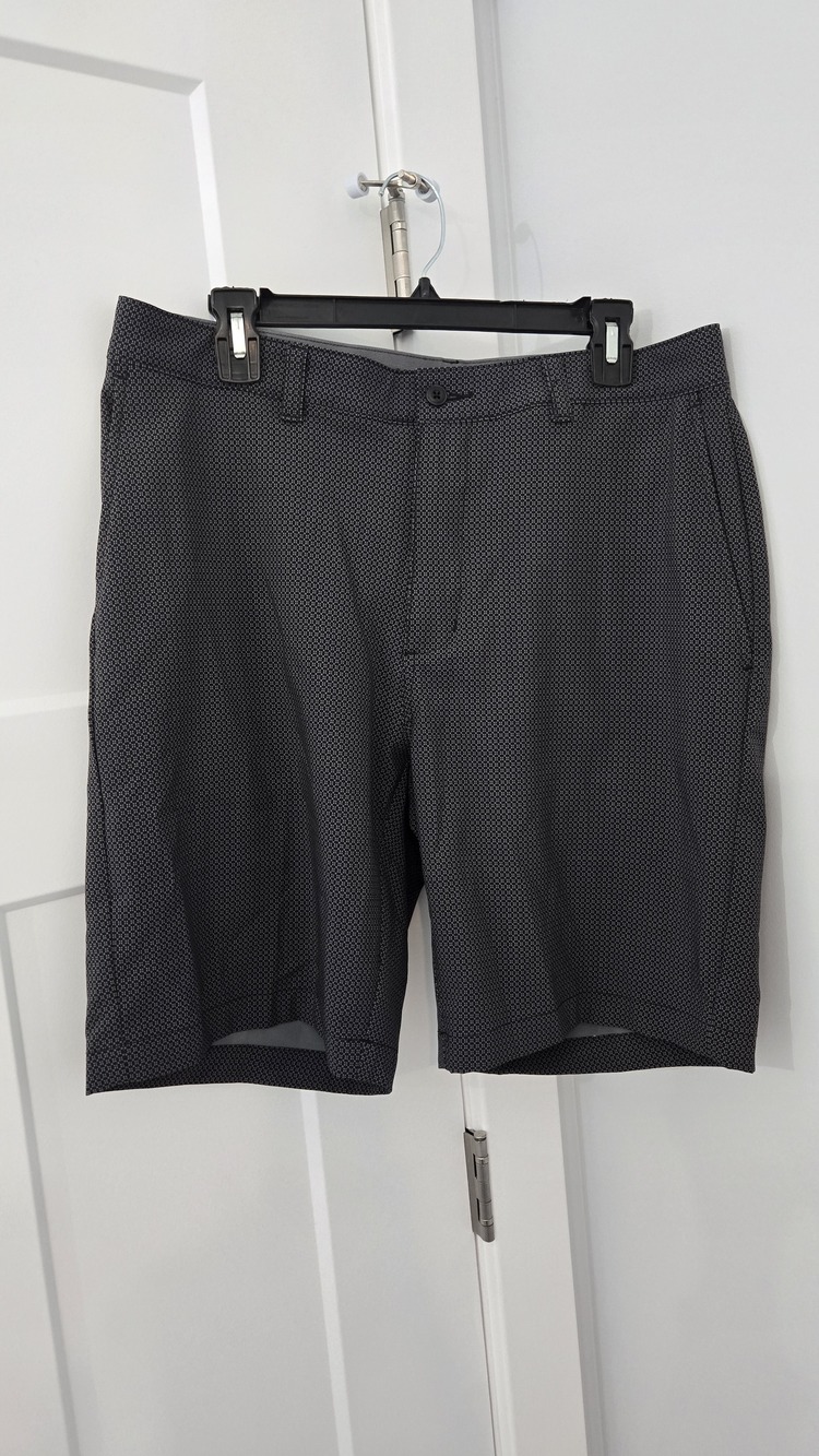 Ben Hogan Size 34 Men's 9" Caviar Golf Shorts